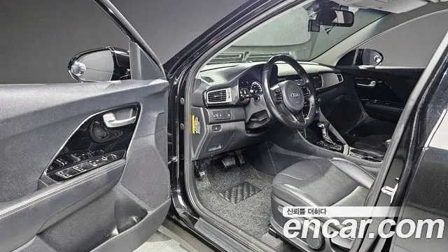 Kia Niro 2017 — фото 10