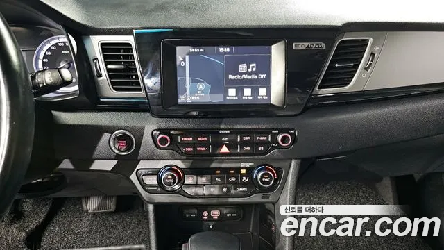 Kia Niro 2017 — фото 14