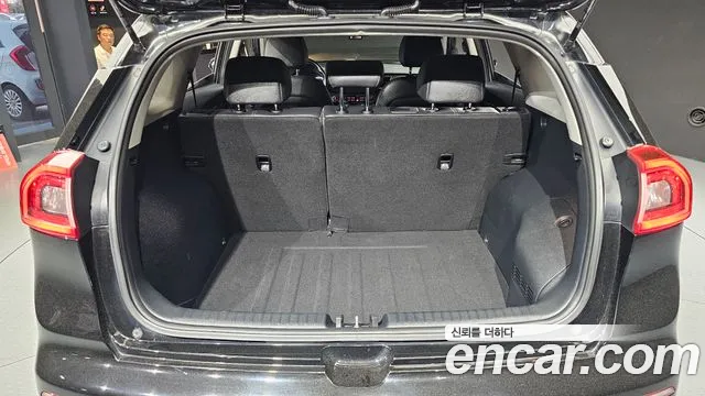 Kia Niro 2017 — фото 18