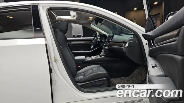 Honda Accord 2019 — фото 16