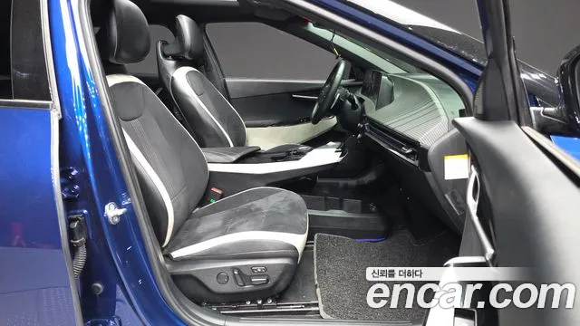Kia EV6 2022 — фото 11