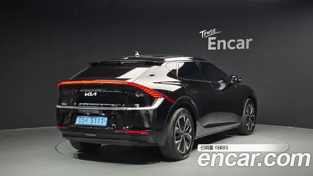 Kia EV6 2023 — фото 2