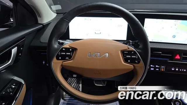 Kia EV6 2023 — фото 20
