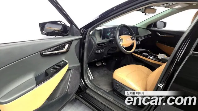 Kia EV6 2023 — фото 13