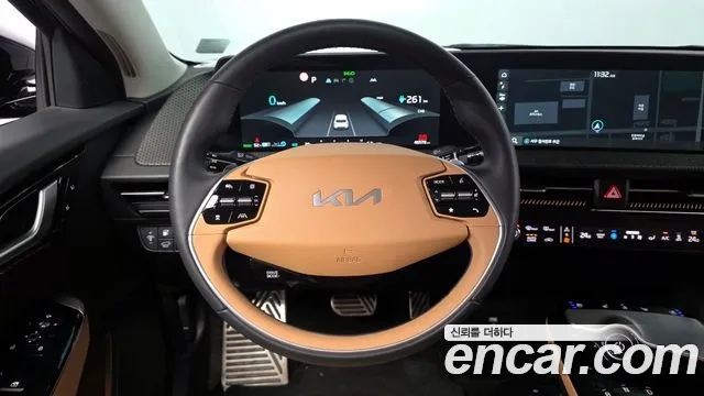 Kia EV6 2023 — фото 18