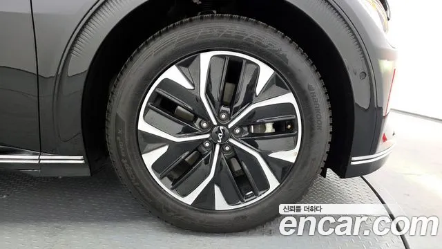 Kia EV6 2023 — фото 7