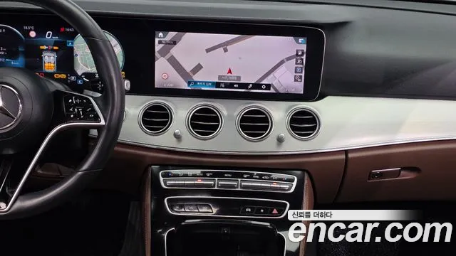 Mercedes-Benz E-Class 2021 — фото 20