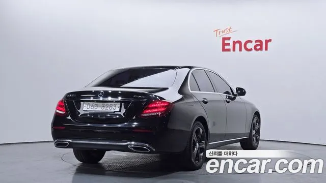 Mercedes-Benz E-Class 2017 — фото 2