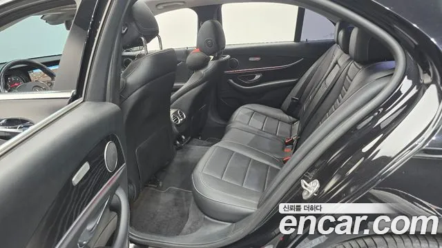 Mercedes-Benz E-Class 2017 — фото 11