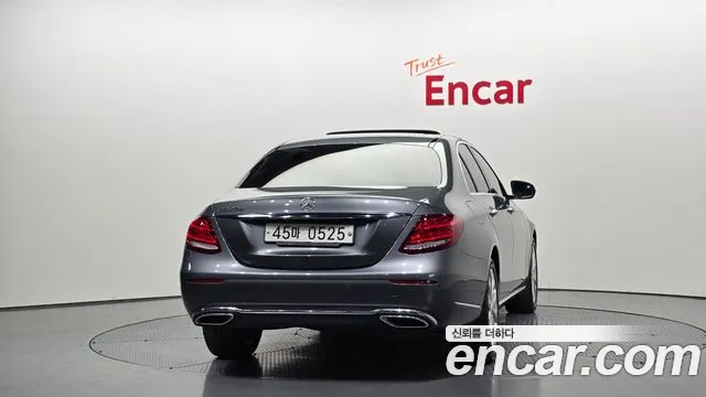 Mercedes-Benz E-Class 2017 — фото 4