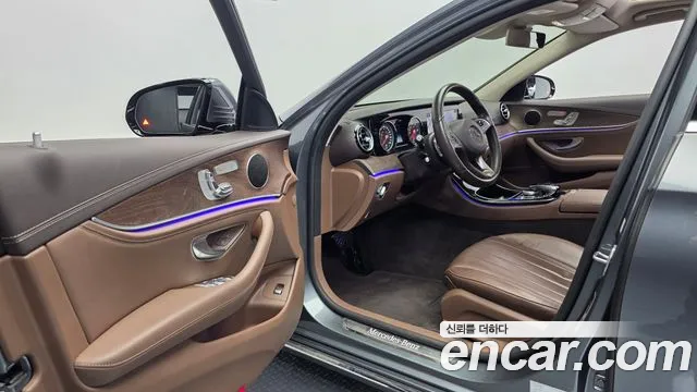 Mercedes-Benz E-Class 2017 — фото 10