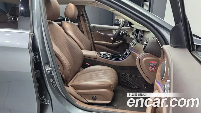 Mercedes-Benz E-Class 2017 — фото 11
