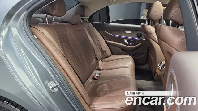 Mercedes-Benz E-Class 2017 — фото 12