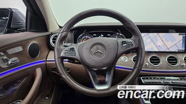 Mercedes-Benz E-Class 2017 — фото 13