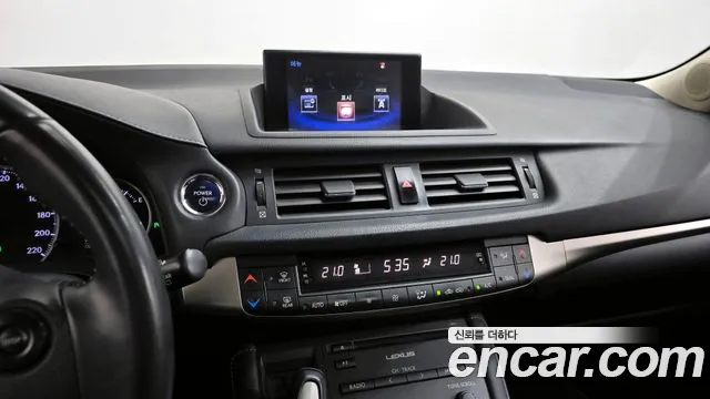 Lexus CT200h 2014 — фото 13