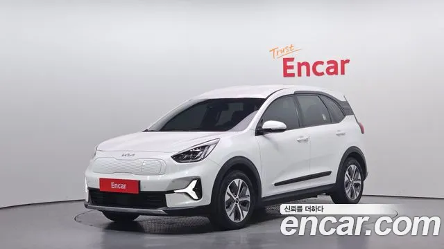 Kia Niro 2023 — фото 1
