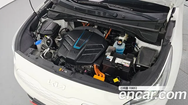 Kia Niro 2023 — фото 6