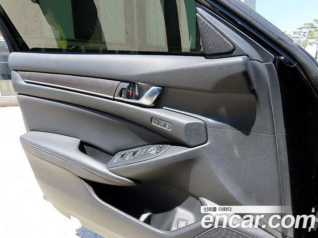 Honda Accord 2019 — фото 12