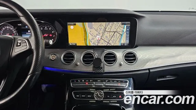 Mercedes-Benz E-Class 2017 — фото 12