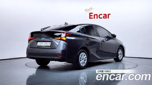Toyota Prius 2019 — фото 2