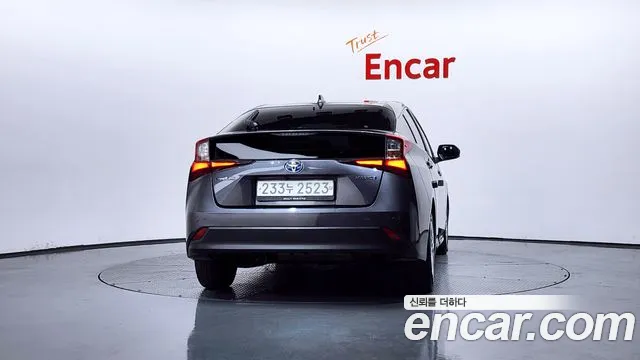 Toyota Prius 2019 — фото 4