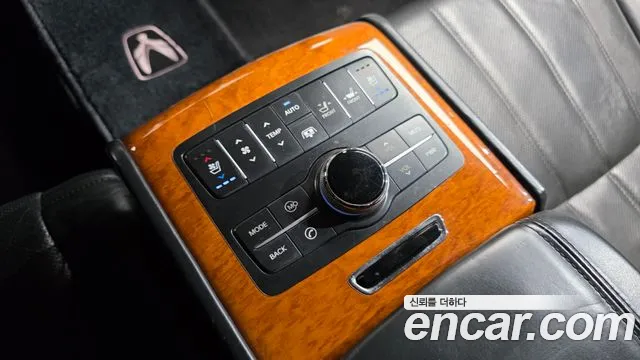 Hyundai Equus 2010 — фото 18