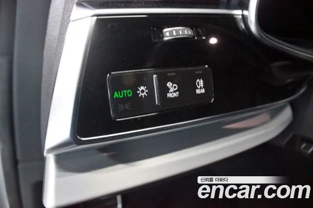 Audi Q8 2023 — фото 12