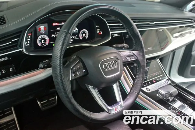 Audi Q8 2023 — фото 13