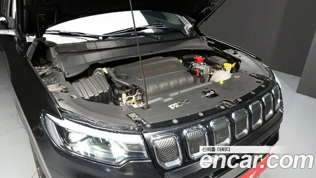 Jeep Compass 2022 — фото 6