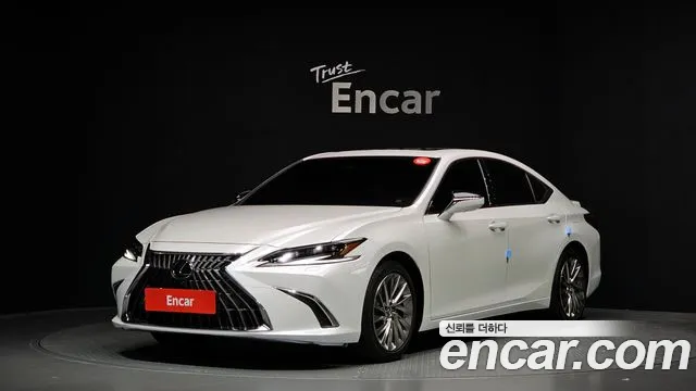 Lexus ES 2025 — фото 1