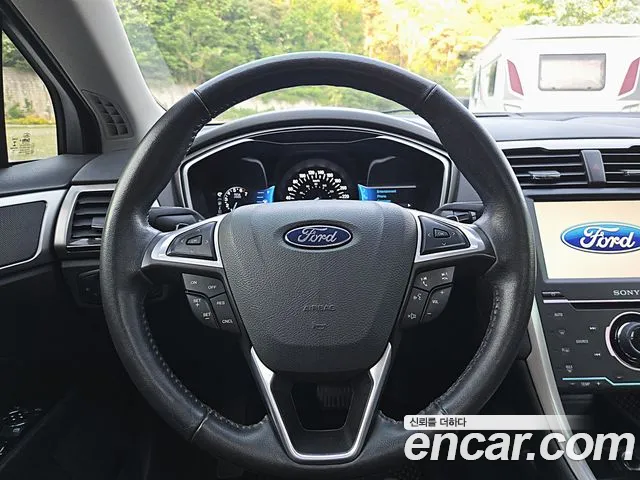 Ford Fusion 2014 — фото 12