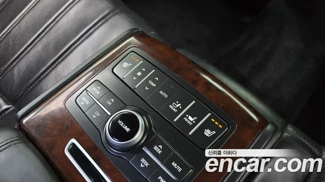 Hyundai Equus 2012 — фото 17