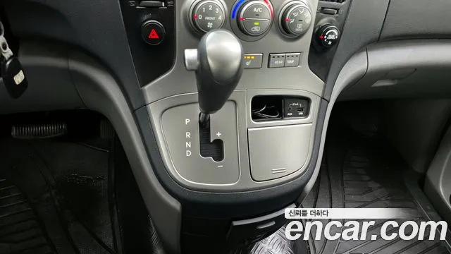 Hyundai Starex 2015 — фото 12