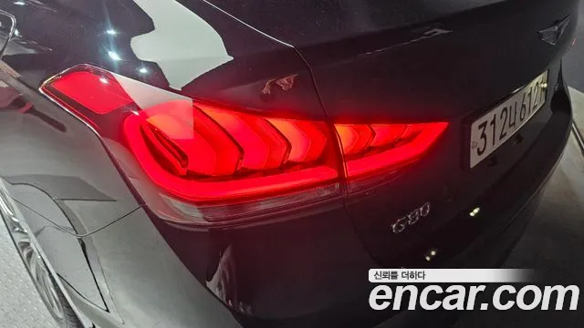 Genesis G80 2017 — фото 9