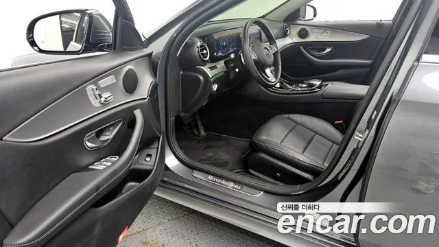 Mercedes-Benz E-Class 2017 — фото 10
