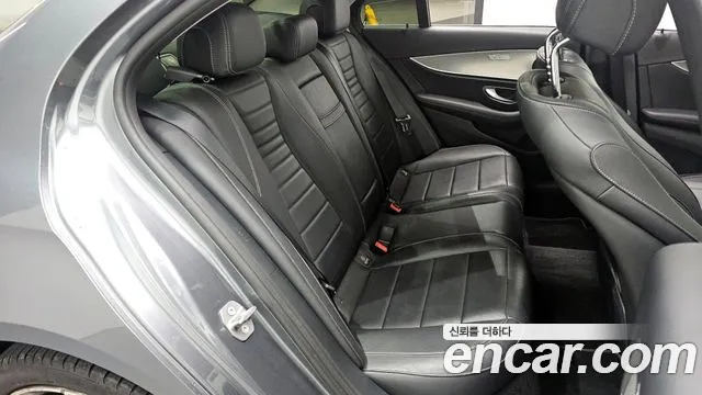 Mercedes-Benz E-Class 2017 — фото 12