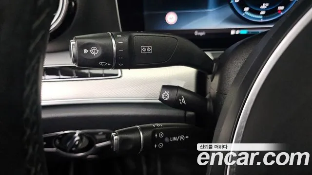 Mercedes-Benz E-Class 2017 — фото 20