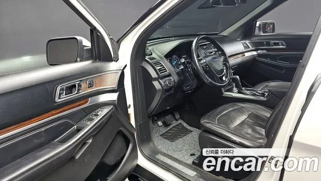 Ford Explorer 2017 — фото 10