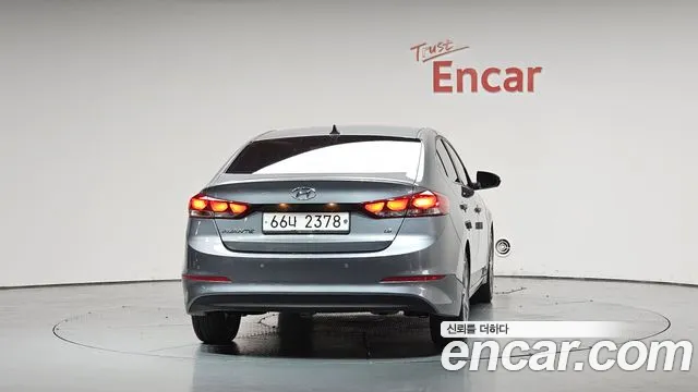Hyundai AVANTE 2018 — фото 4