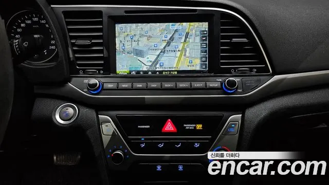 Hyundai AVANTE 2018 — фото 13