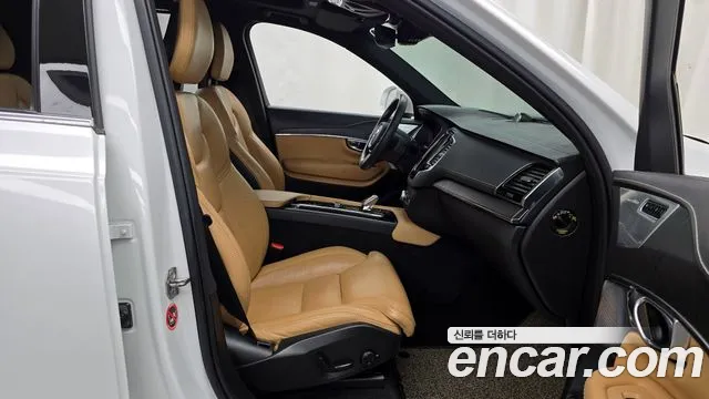 Volvo XC90 2022 — фото 17