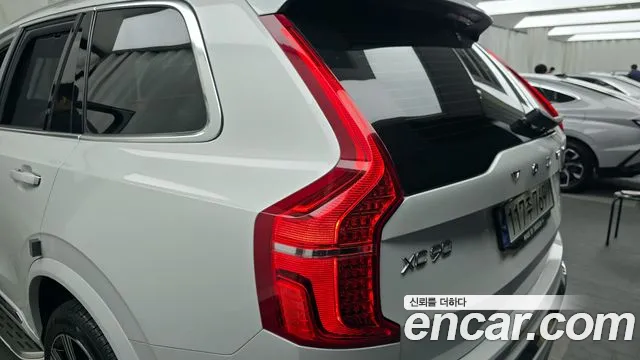 Volvo XC90 2022 — фото 9