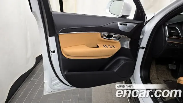 Volvo XC90 2022 — фото 14