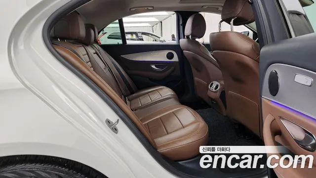 Mercedes-Benz E-Class 2019 — фото 12