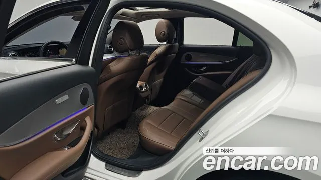 Mercedes-Benz E-Class 2018 — фото 16
