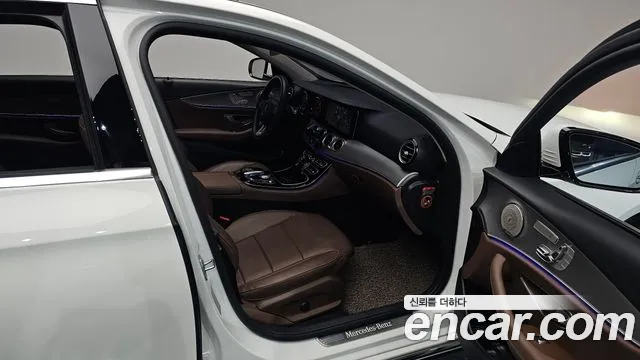 Mercedes-Benz E-Class 2018 — фото 15