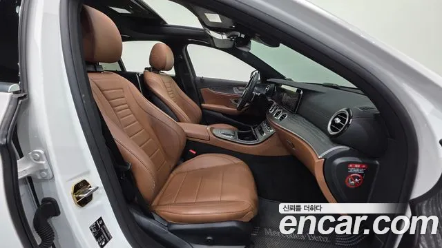 Mercedes-Benz E-Class 2021 — фото 10