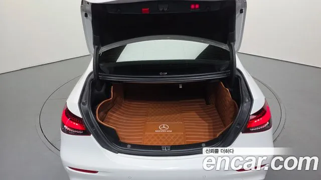 Mercedes-Benz E-Class 2021 — фото 20