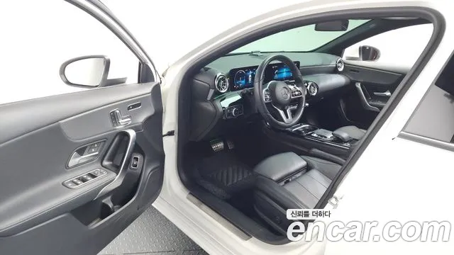 Mercedes-Benz A-Class 2020 — фото 10