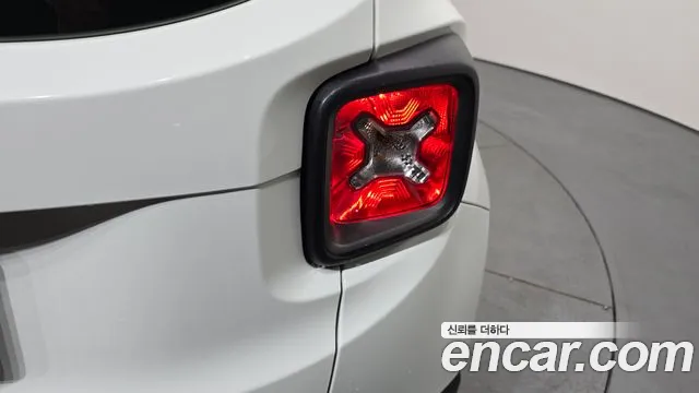 Jeep Renegade 2019 — фото 9